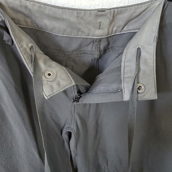REI Gray Cargo Convertible Pants Durable Straight Leg Size 4P - Picture 6 of 12